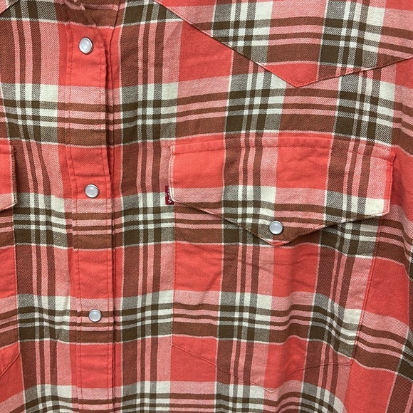 Levi’s Dylan Oversized Plaid Shirt pearl color snap buttons. Women 2X-large - Picture 5 of 10